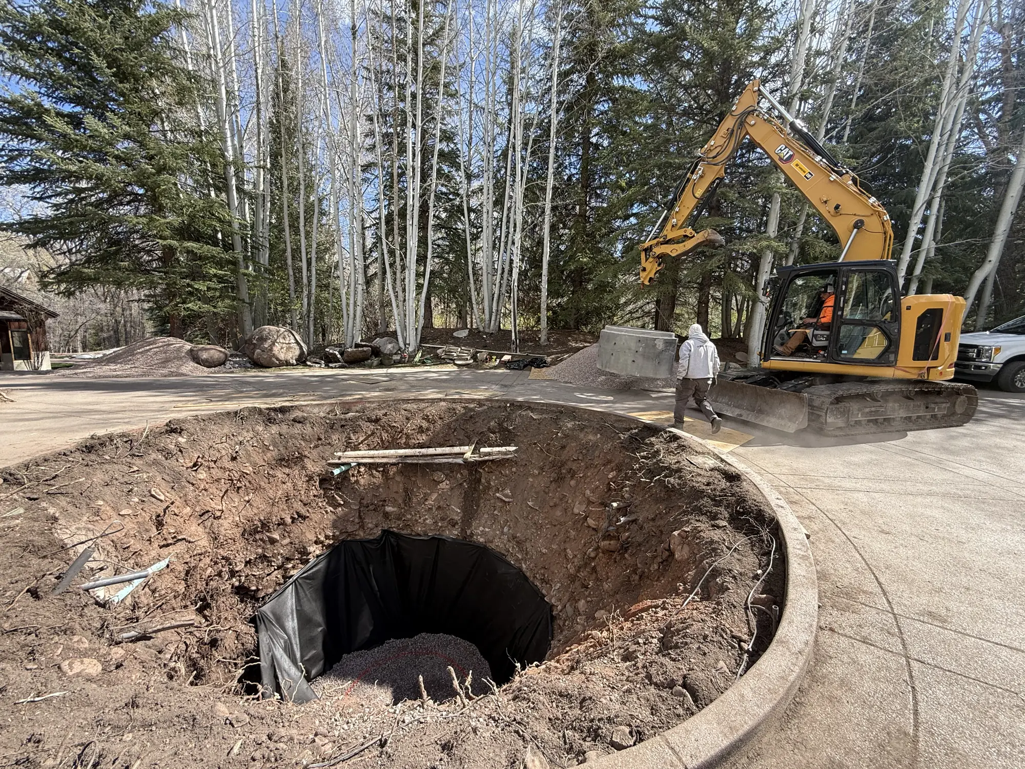 Deep excavation lined and prepared for an underground structure